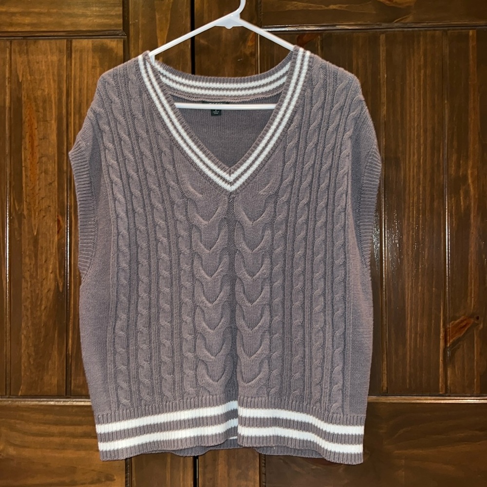 Grey and white knitted short sleeve shirt!